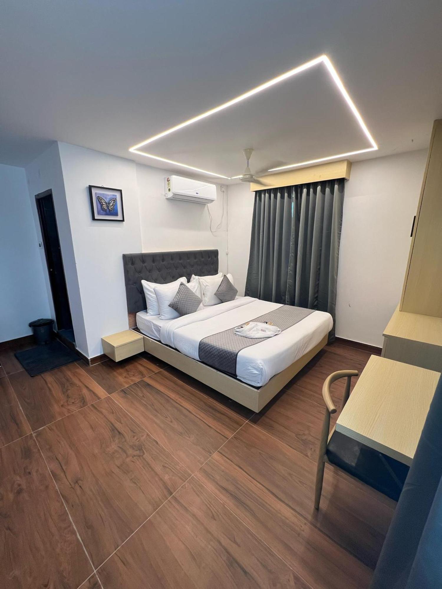 Wild Wings Premium Hotel 海得拉巴 外观 照片