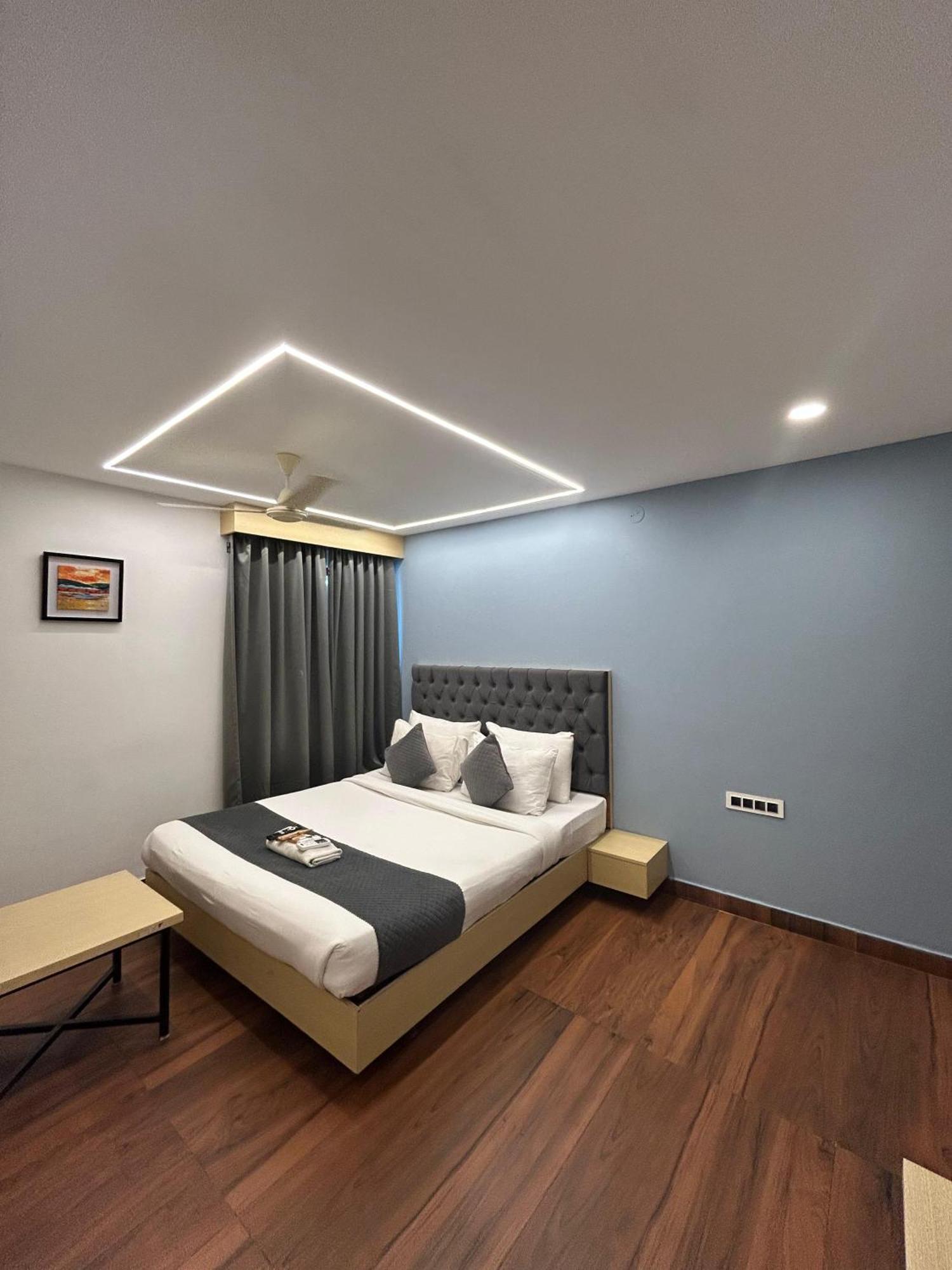 Wild Wings Premium Hotel 海得拉巴 外观 照片