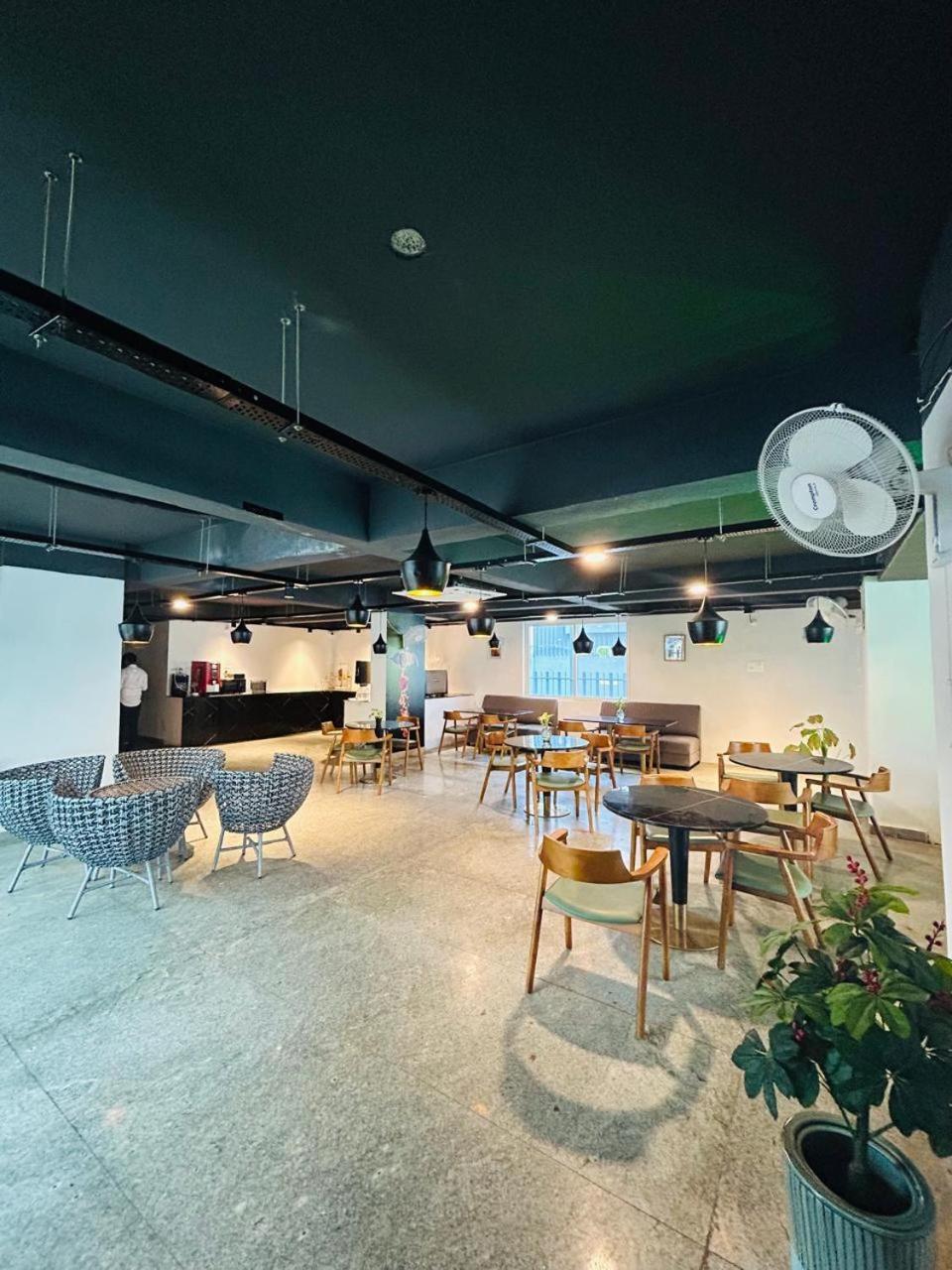 Wild Wings Premium Hotel 海得拉巴 外观 照片