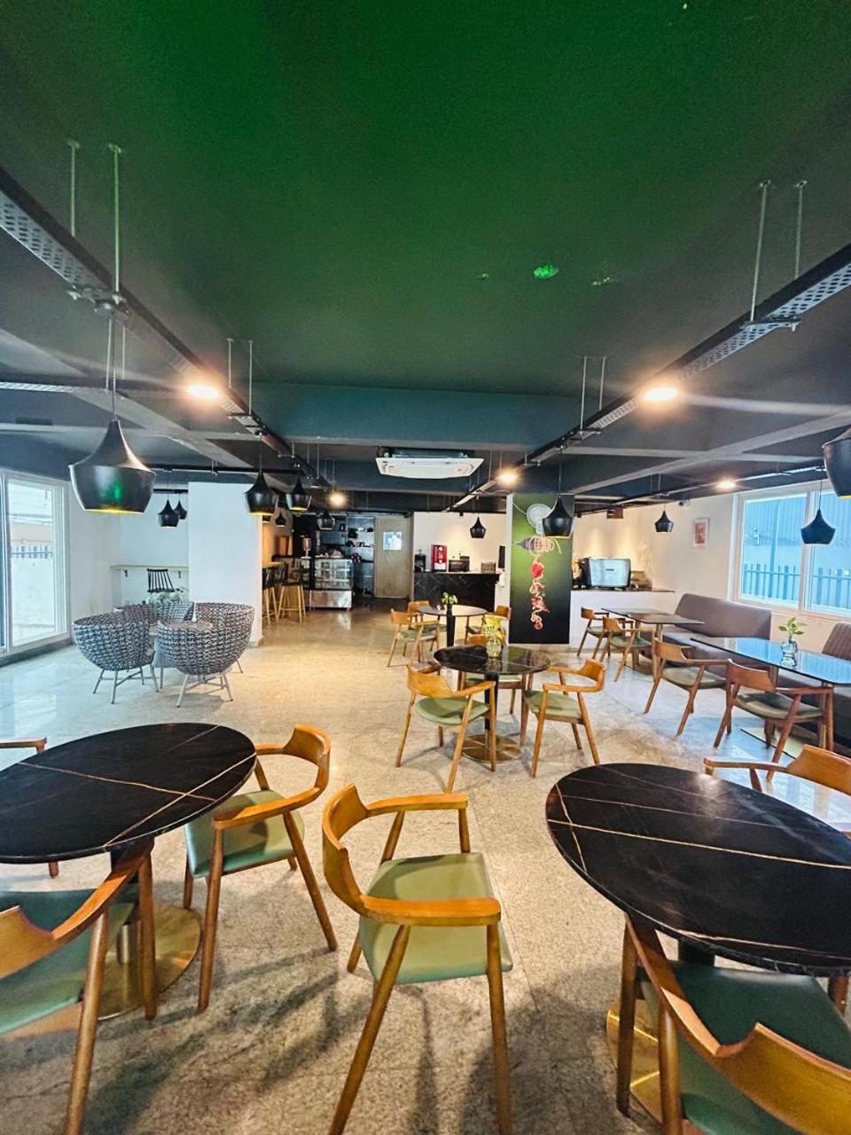 Wild Wings Premium Hotel 海得拉巴 外观 照片