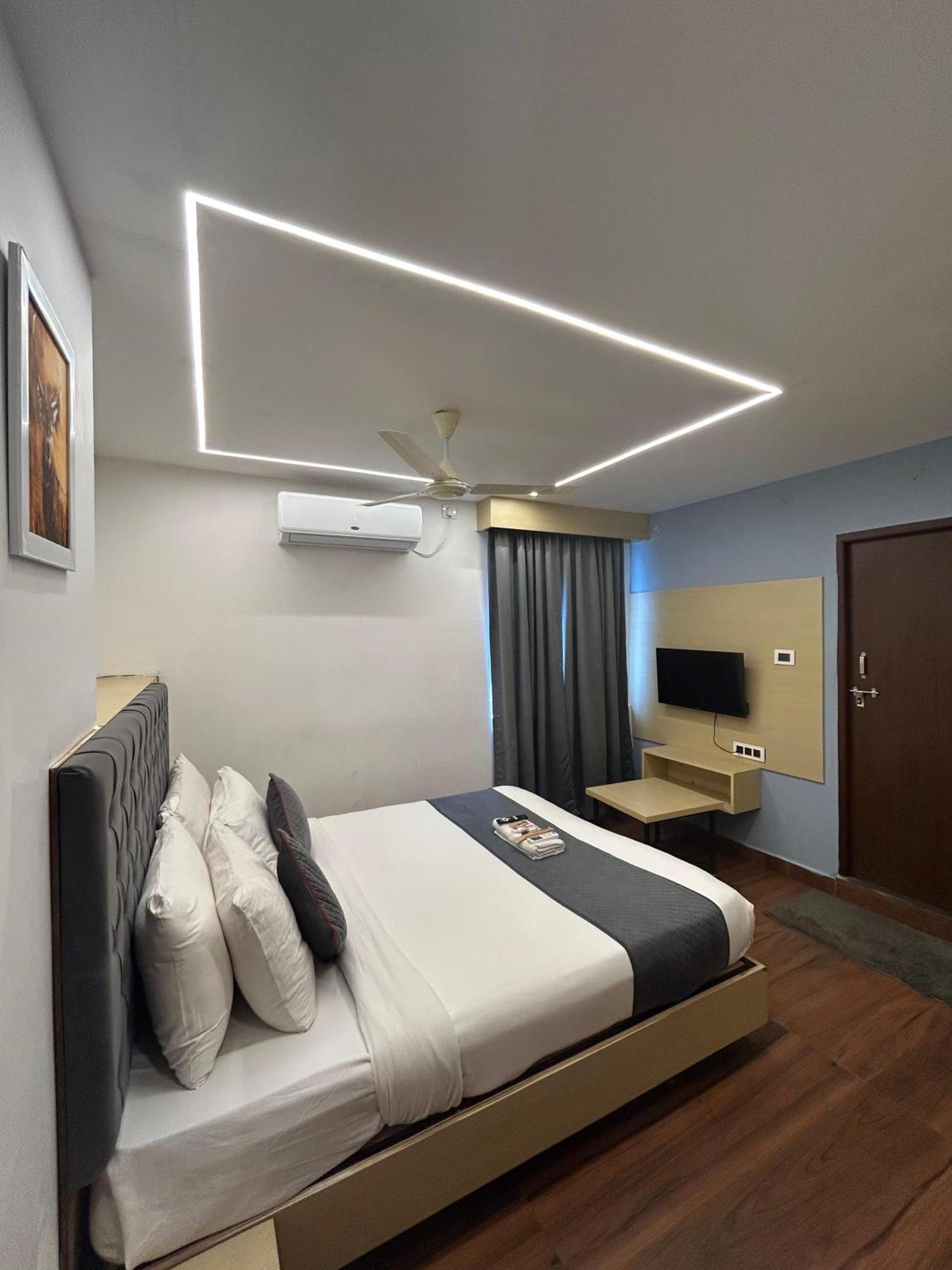 Wild Wings Premium Hotel 海得拉巴 外观 照片