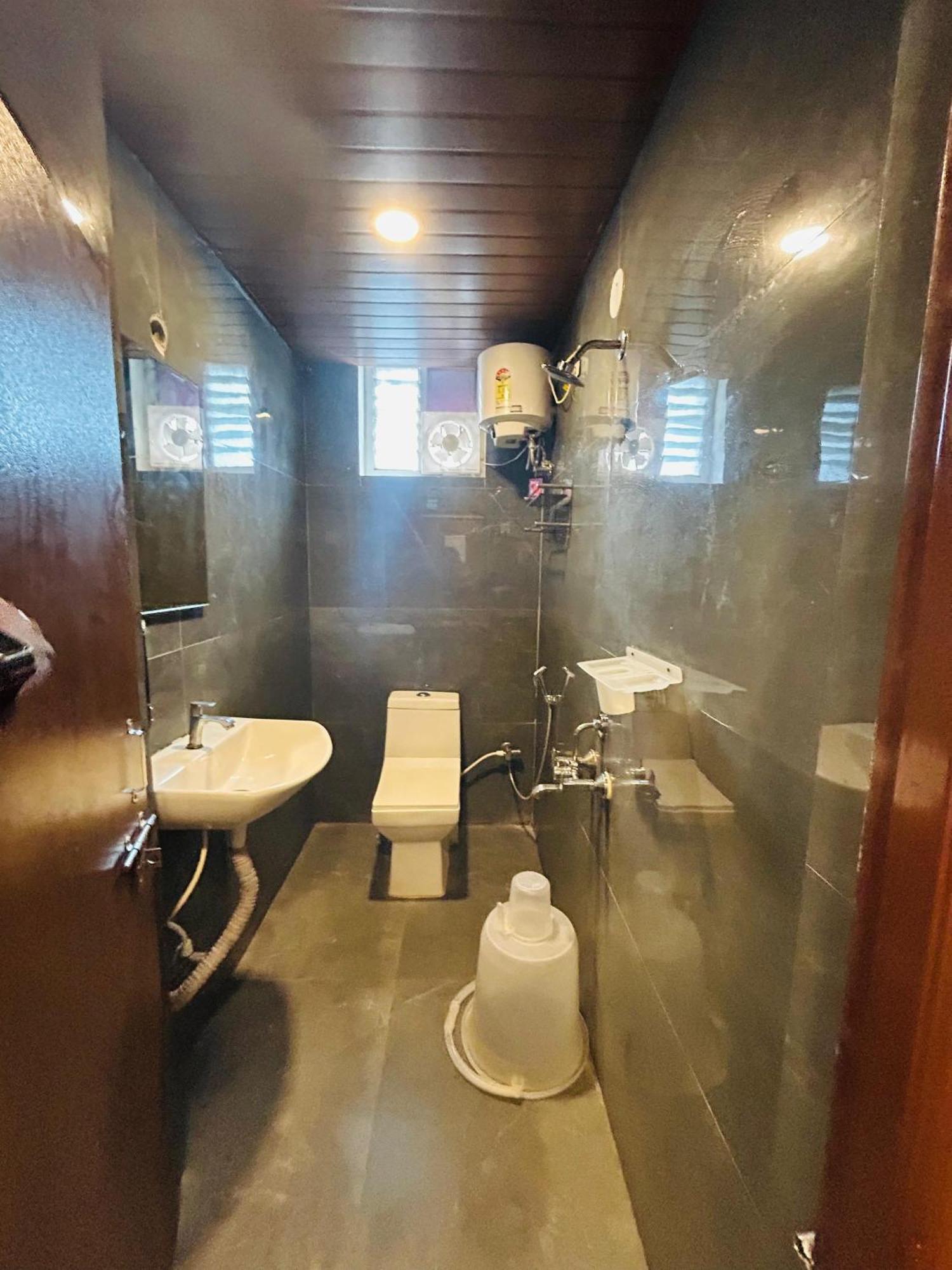 Wild Wings Premium Hotel 海得拉巴 外观 照片