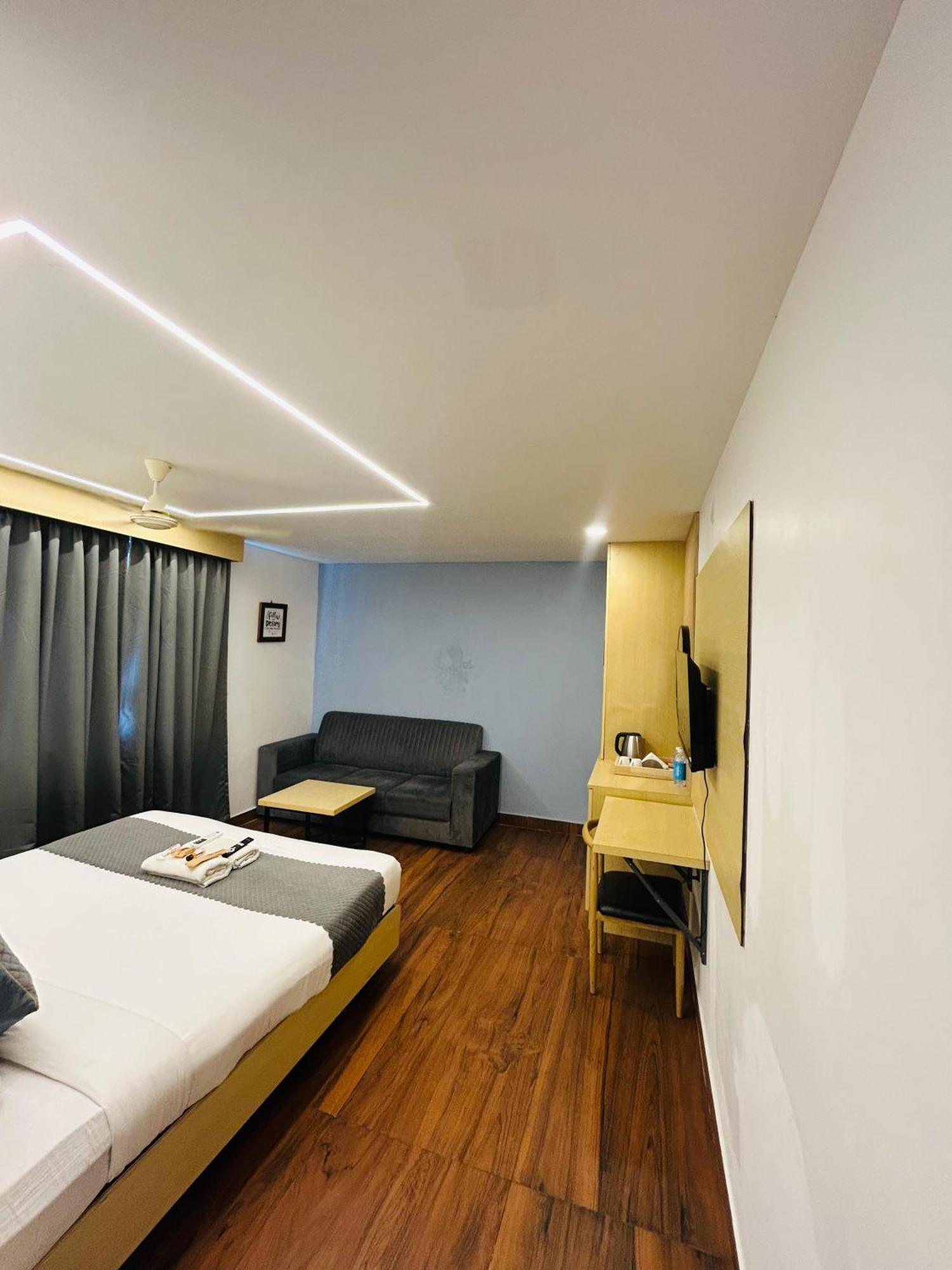 Wild Wings Premium Hotel 海得拉巴 外观 照片
