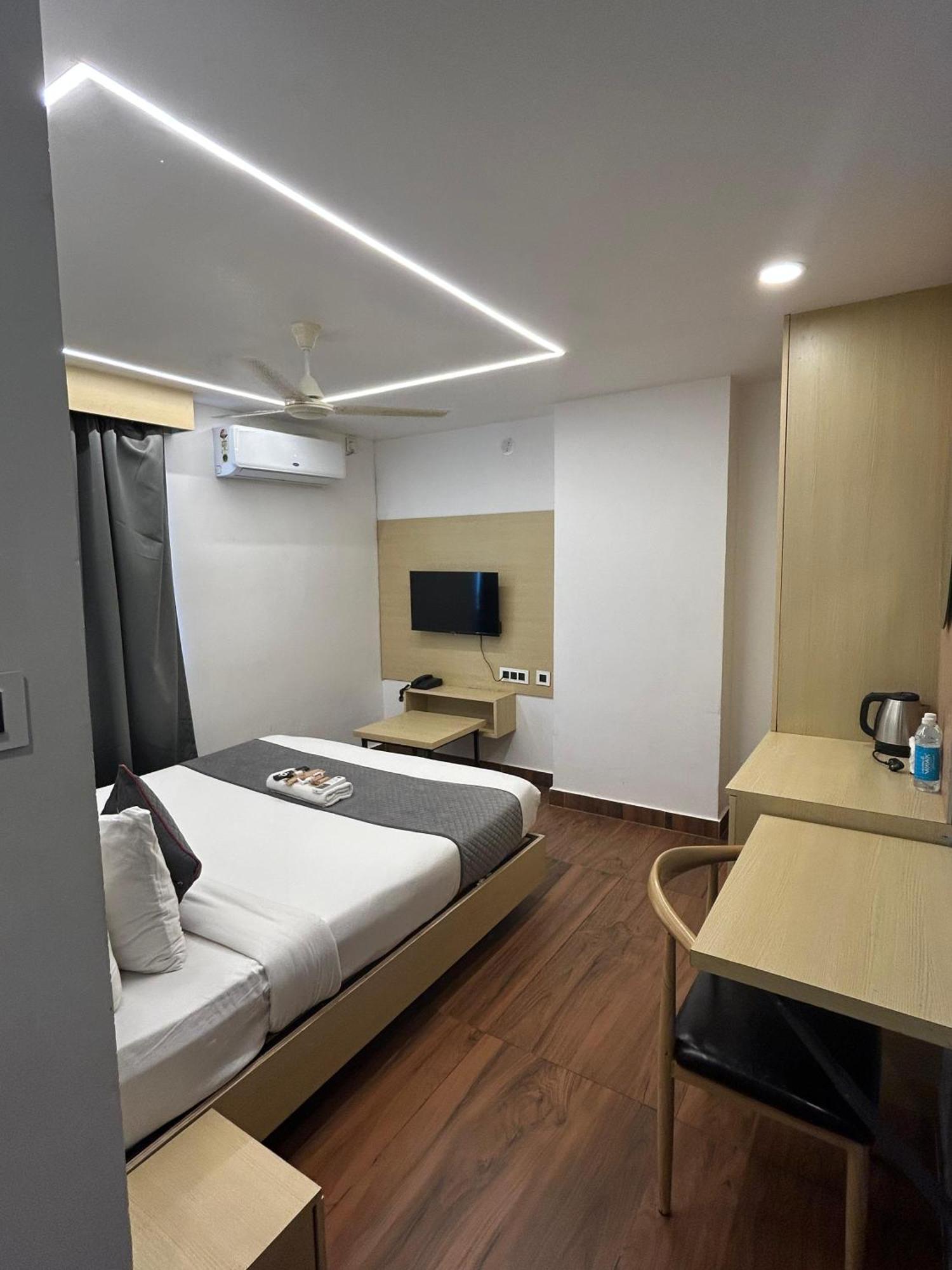 Wild Wings Premium Hotel 海得拉巴 外观 照片