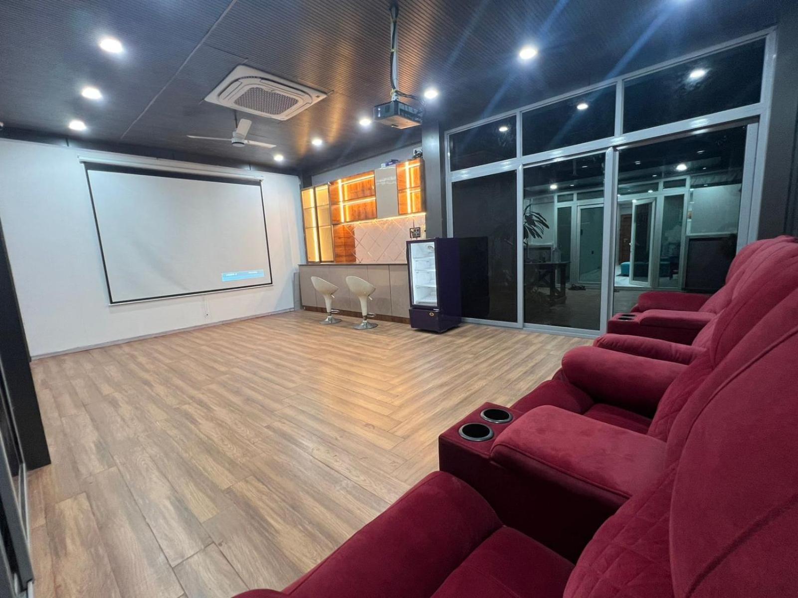 Wild Wings Premium Hotel 海得拉巴 外观 照片