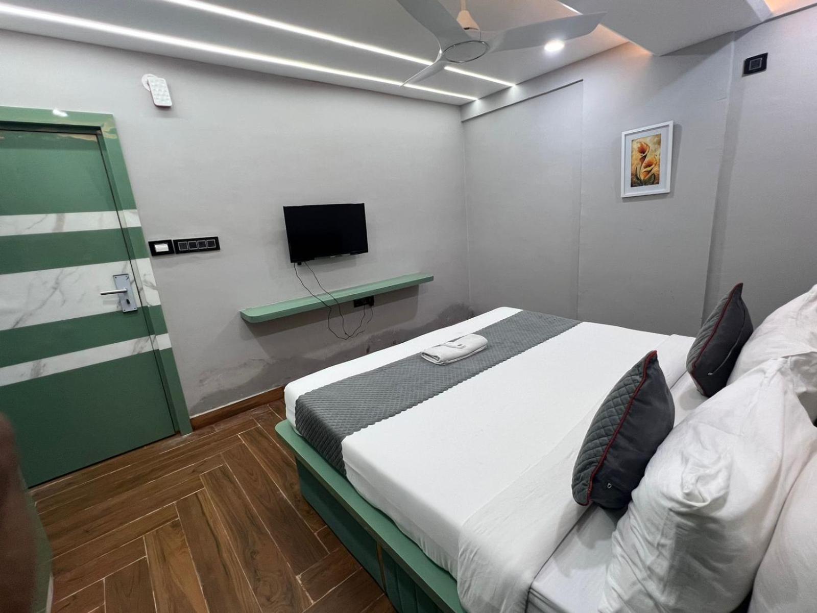 Wild Wings Premium Hotel 海得拉巴 外观 照片