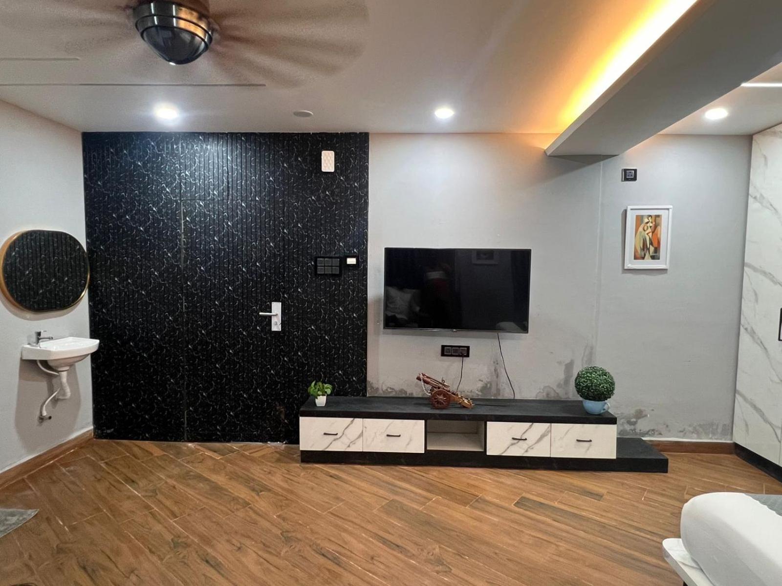 Wild Wings Premium Hotel 海得拉巴 外观 照片