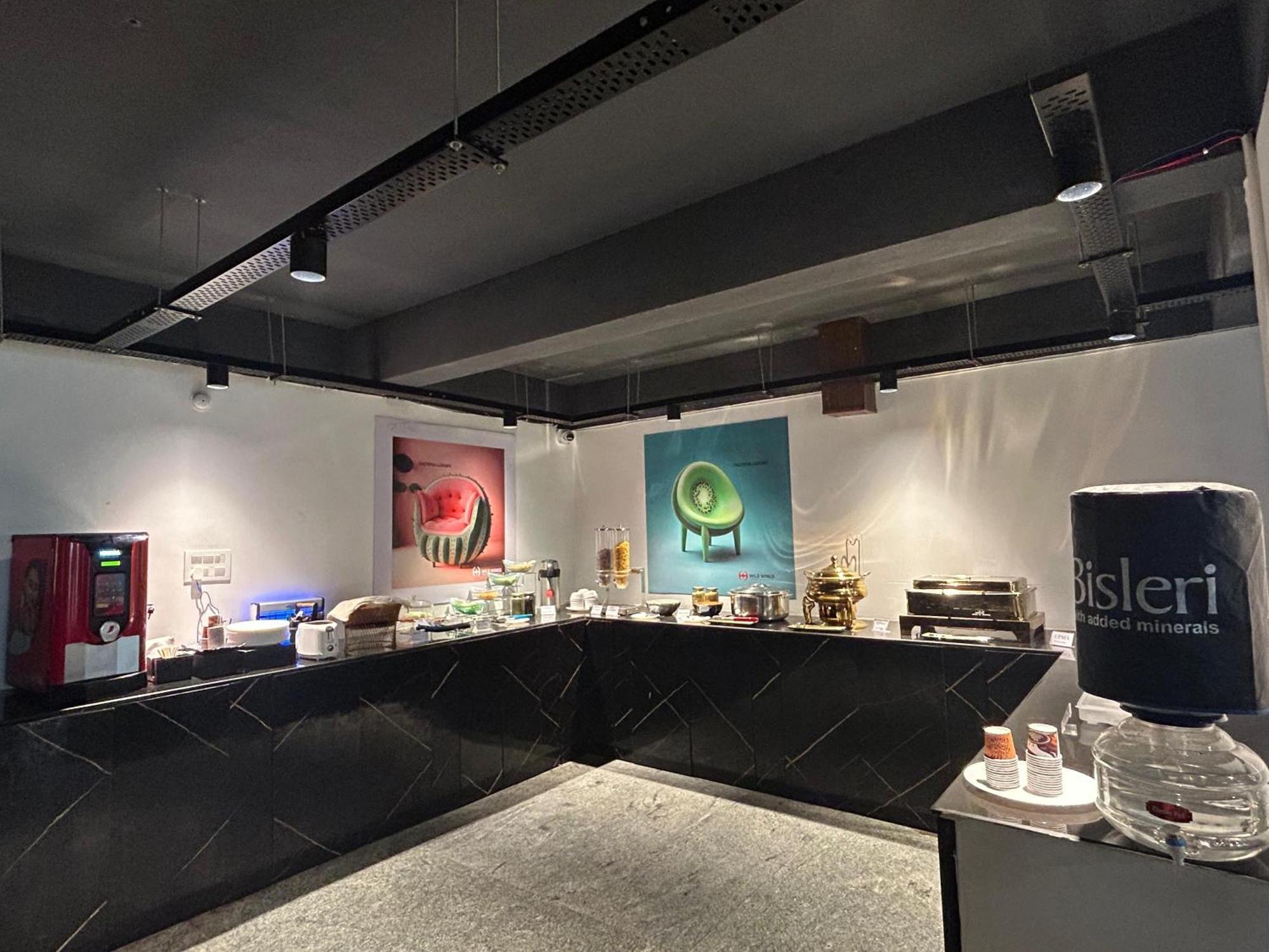 Wild Wings Premium Hotel 海得拉巴 外观 照片